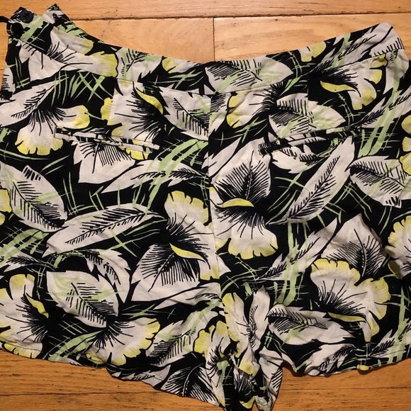 Colourful French Connection Hot House Drape Pleated Tropical Print Shorts - Picture 8 of 11